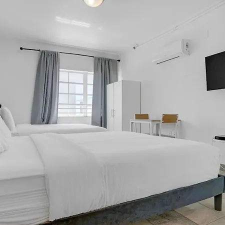 South Beach Chic Studio Retreat Sleeps 4